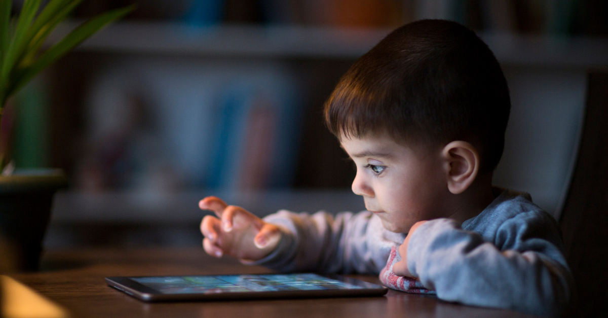 Alfák a digitális ninják testi neveléséről – Dr. Mogyorósi Zsolt előadása a Benedek-karon